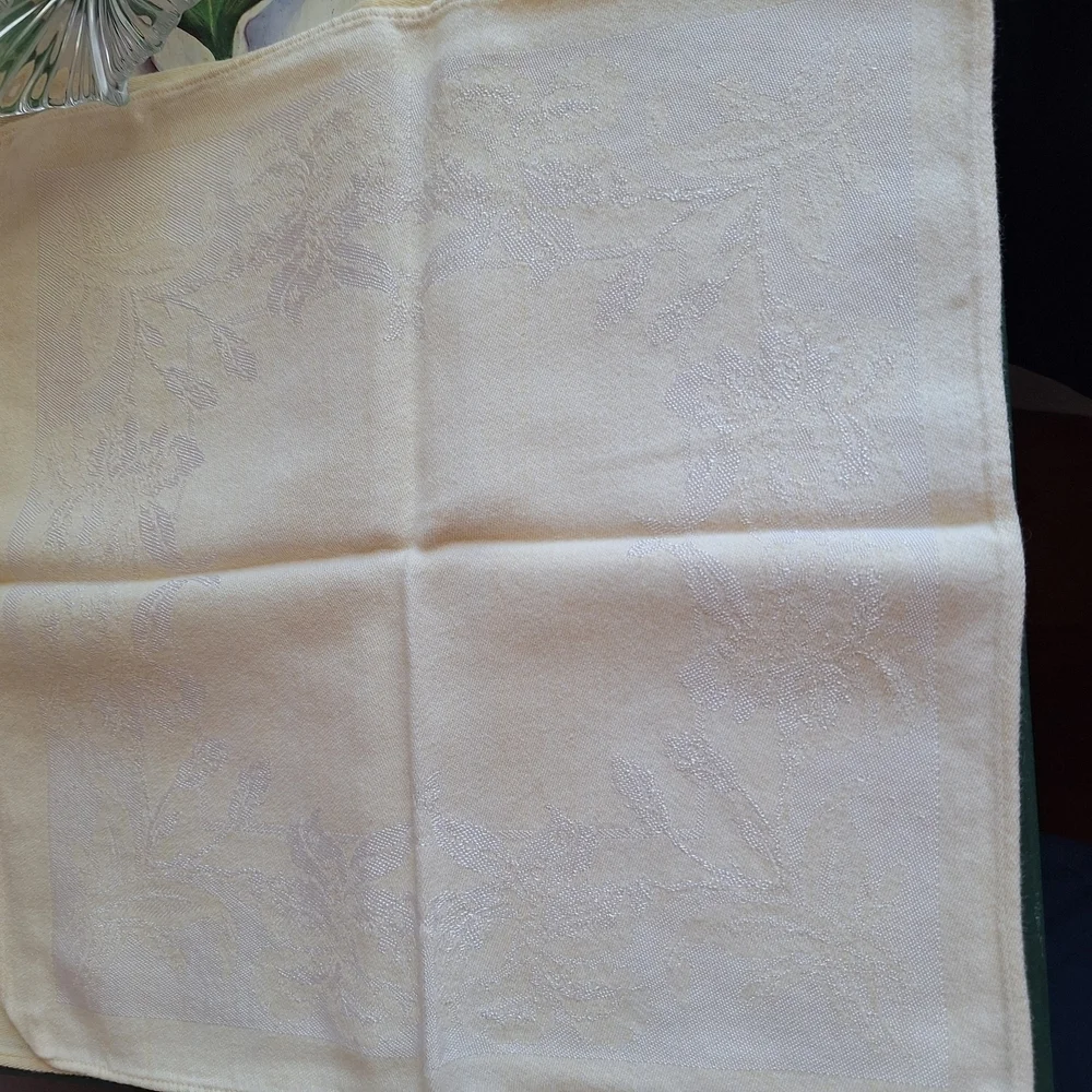 Damask Set of 8 Cream Floral Cloth Napkins